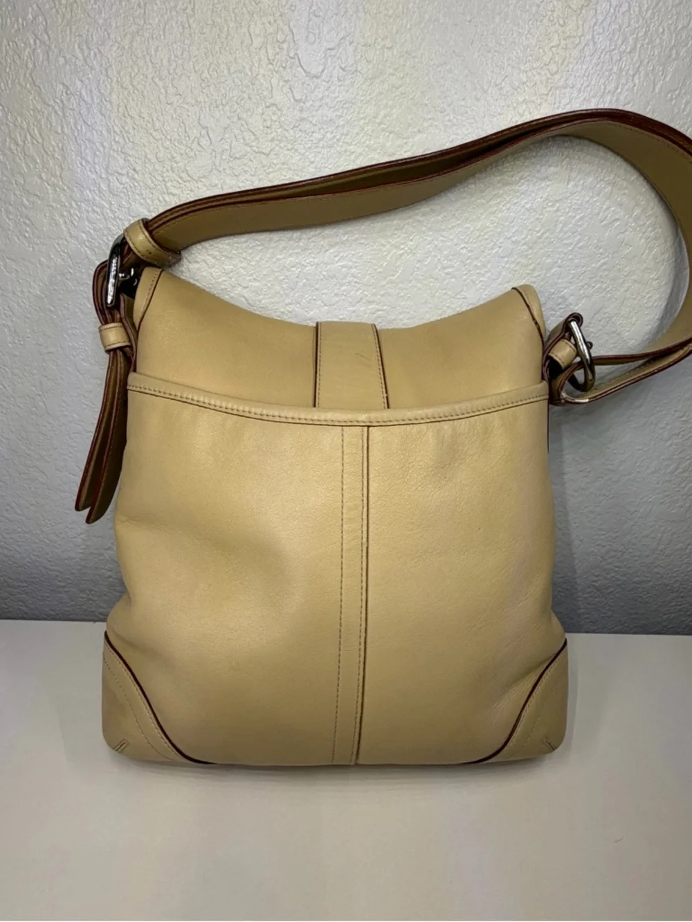 Vintage Coach Y2K Leather SoHo Shoulder Bag with Buckle Detail - Picture 4 of 15